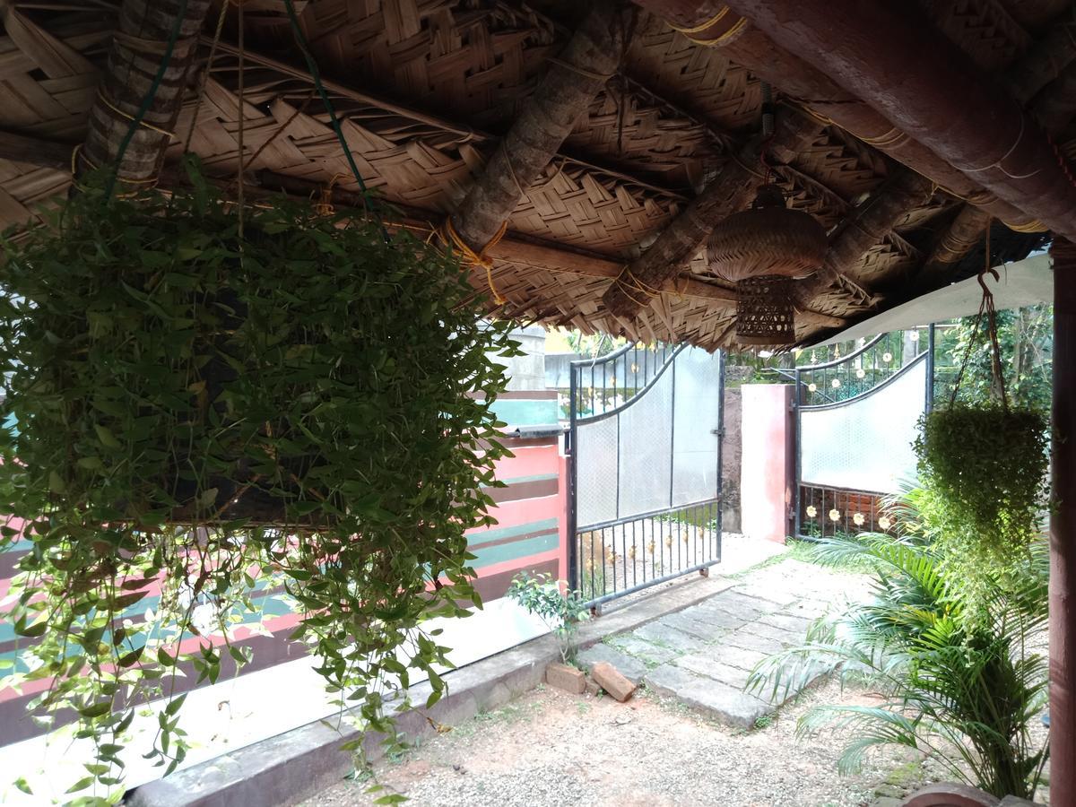 Hôtel Mango Palace à Varkala Extérieur photo