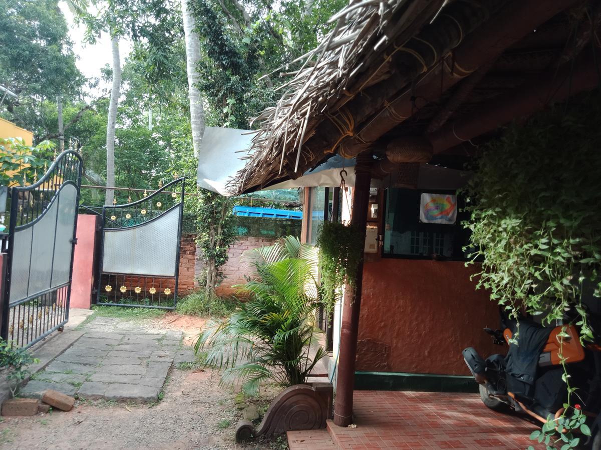 Hôtel Mango Palace à Varkala Extérieur photo