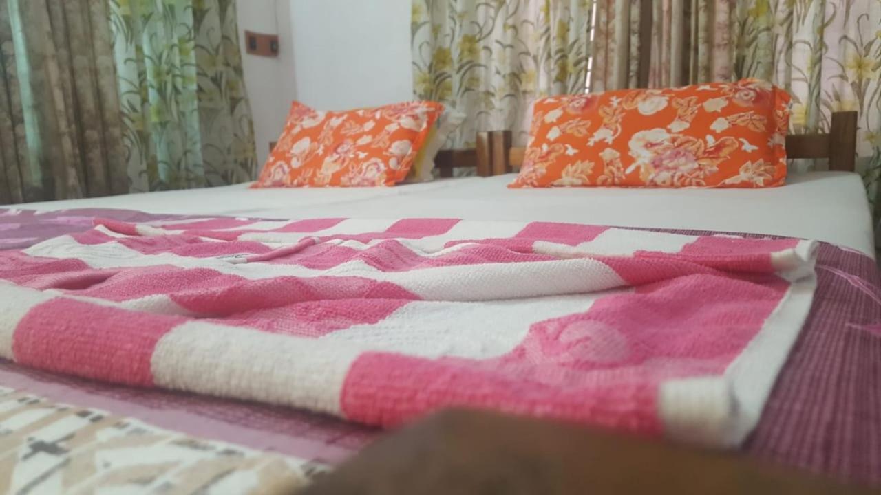 Hôtel Mango Palace à Varkala Extérieur photo