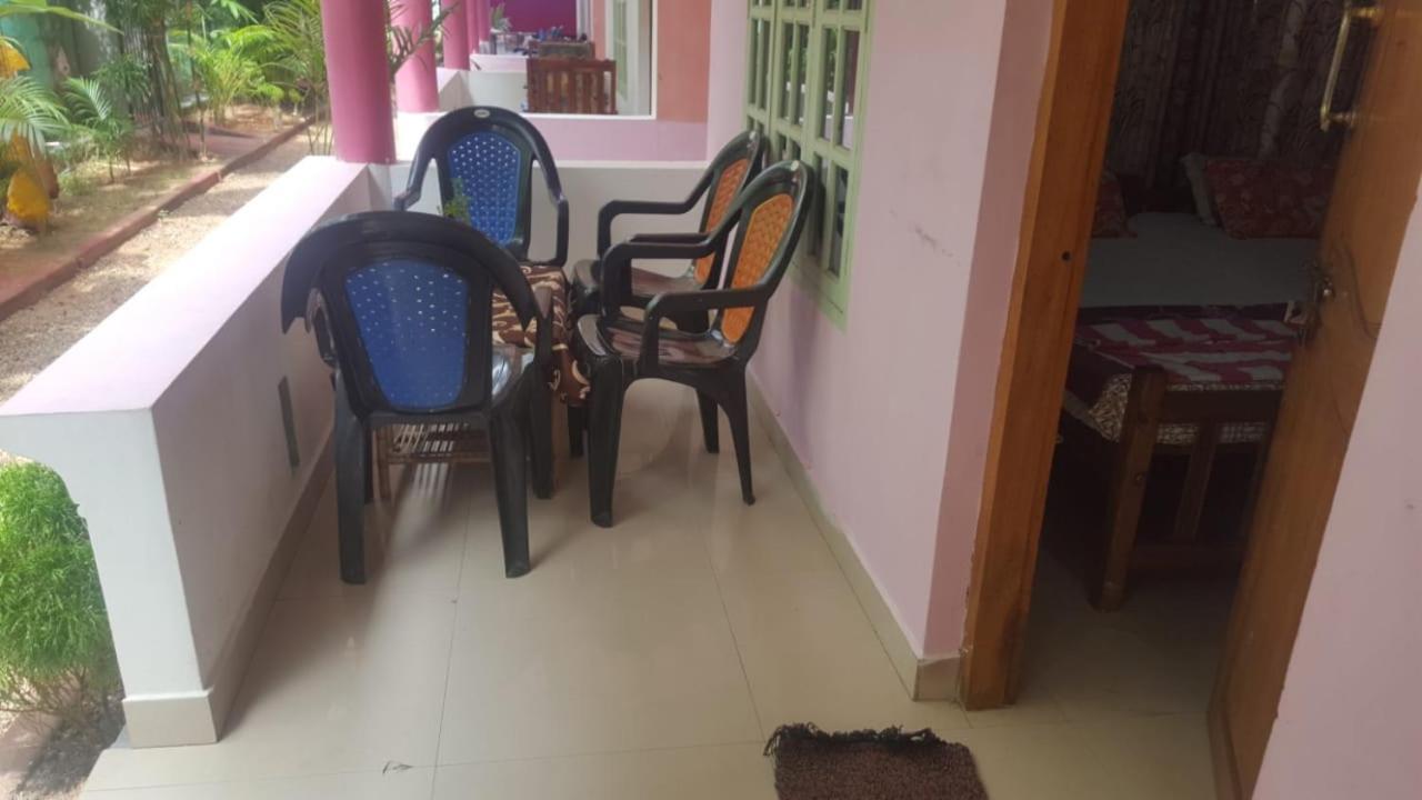 Hôtel Mango Palace à Varkala Extérieur photo